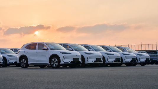 Мировые продажи Группы Geely Auto превысили 2,17 млн автомобилей в 2024 году